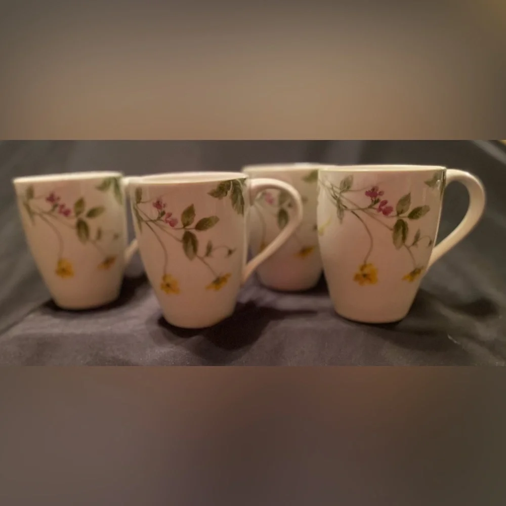 Target Floral Mugs Beautiful Set of 4 EUC